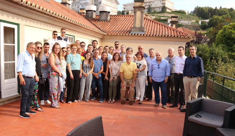 Moutinho Opticas blew out 63 candles