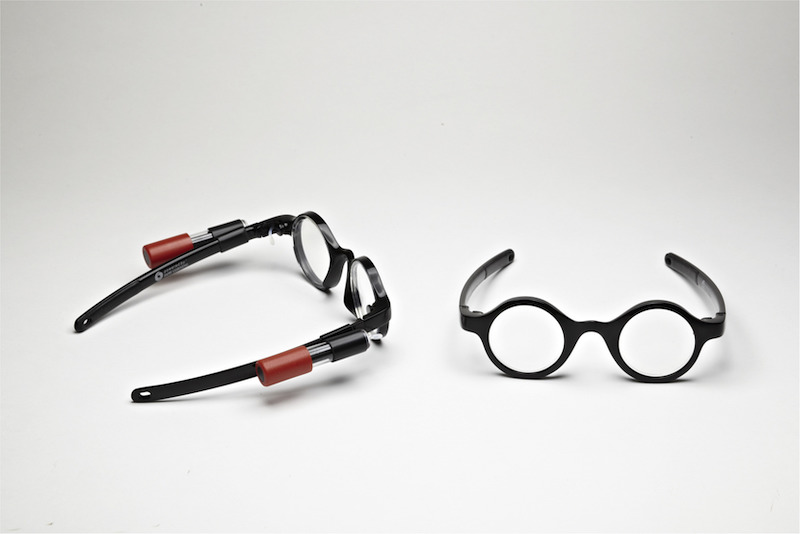 Self-adjusting glasses for the improvement of education