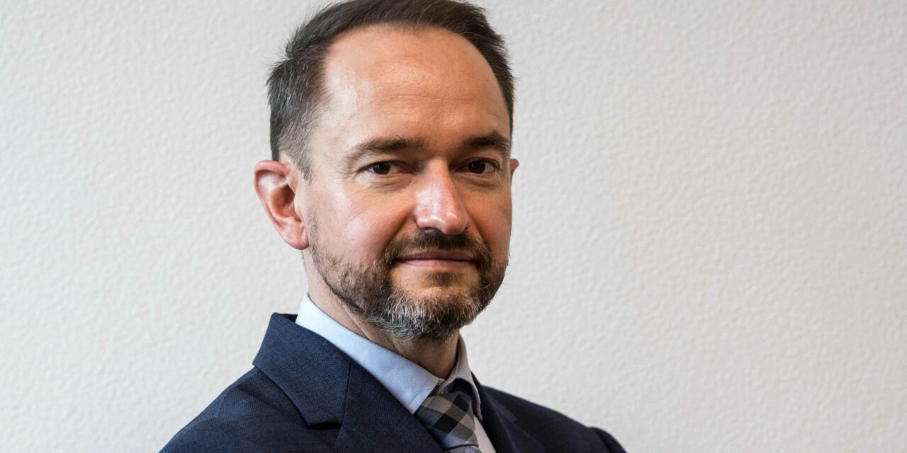José González-Méijome elected president of the EAOO