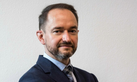 José González-Méijome elected president of the EAOO