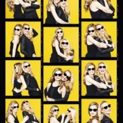 Imagem da notícia: Jerry Hall e a filha de óculos pela Sunglass Hut