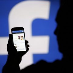 Imagem da notícia: Facebook ajudar&aacute; cegos a “verem” fotos