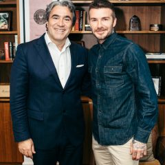 Imagem da notícia: Sàfilo e David Beckham de mãos dadas