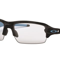 Imagem da notícia: Oakley® RX FLAK® XS para empoderar jovens atletas