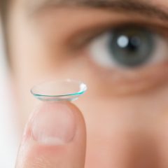 Imagem da notícia: Estudo mostra segurança na utilização de lentes de contacto hidrófilas por crianças