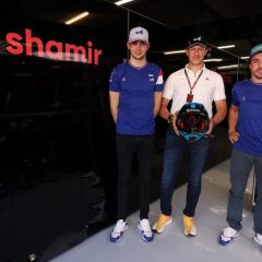 Imagem da notícia: Shamir Optical celebra 50 anos no Paddock da Indústria Óptica