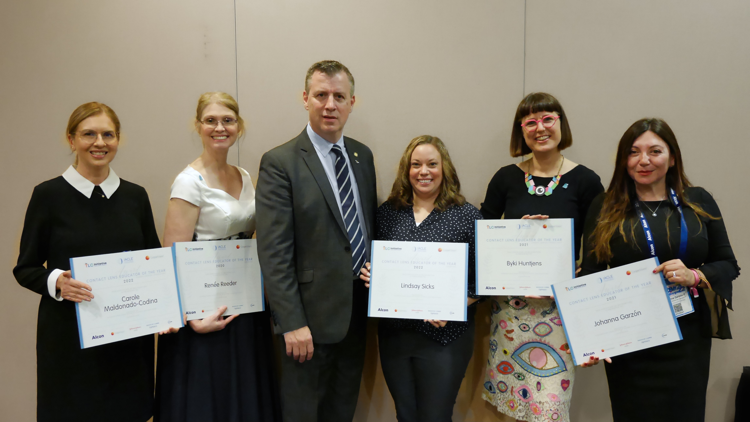 Imagem da notícia: IACLE com inscrições abertas para o “Contact Lens Educator of the Year”