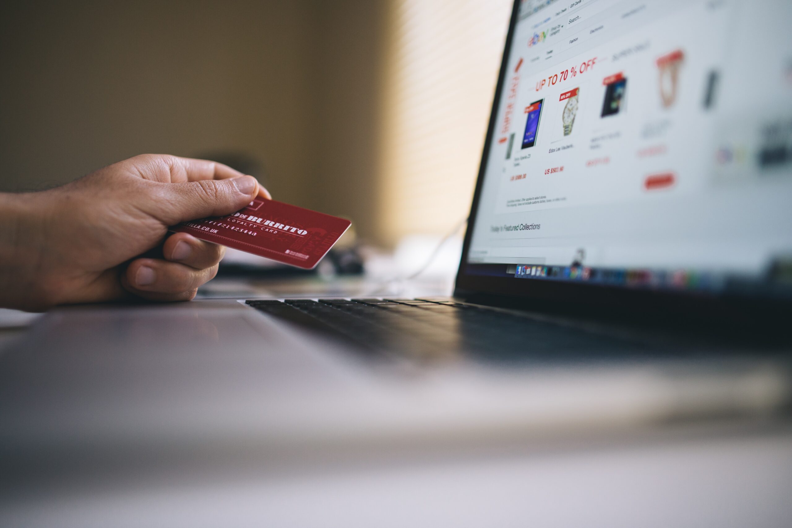 Imagem da notícia: Vendas online continuam a crescer na União Europeia