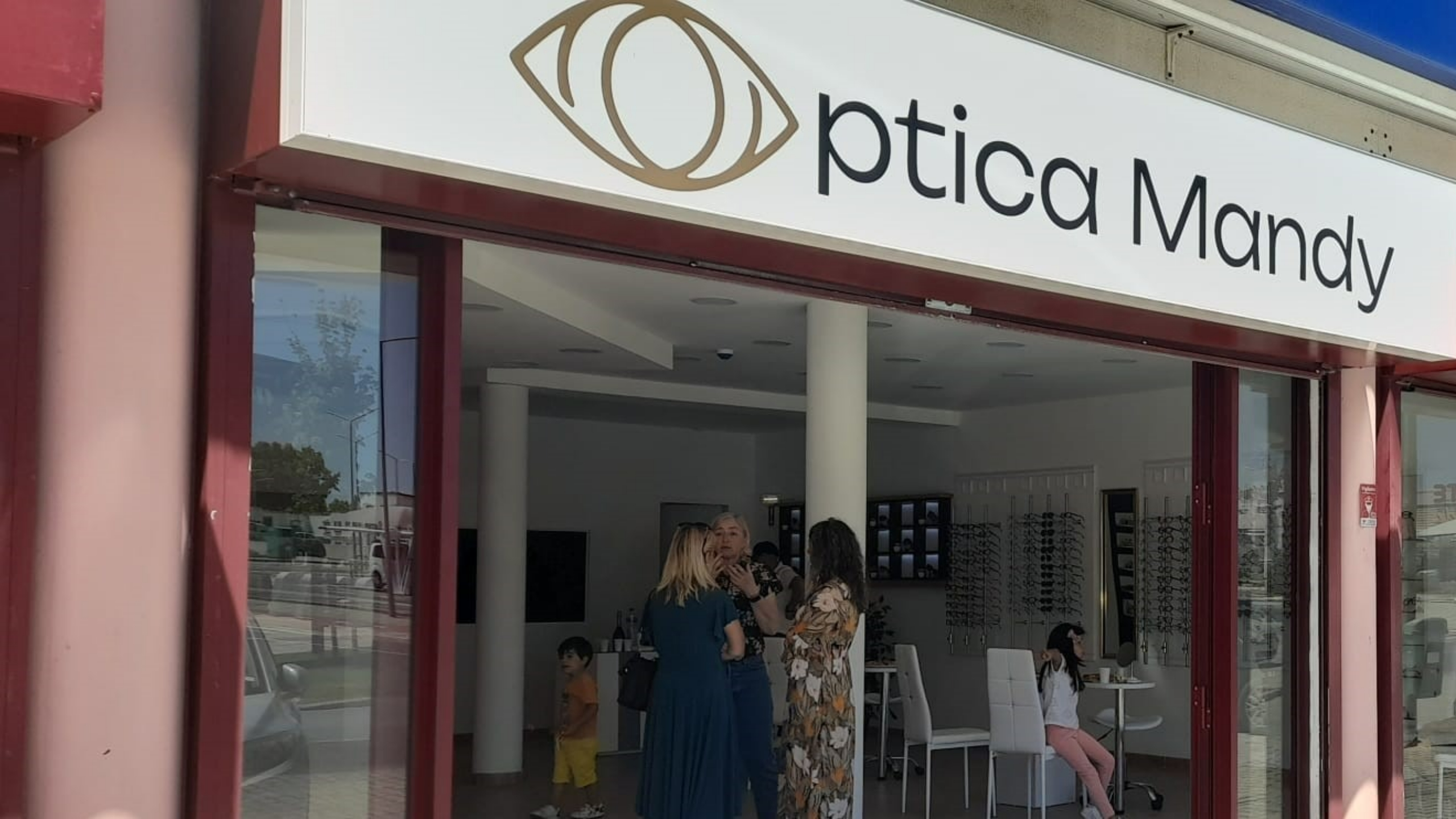 Imagem da notícia: Óptica Mandy une-se à CECOP com a abertura de duas novas lojas