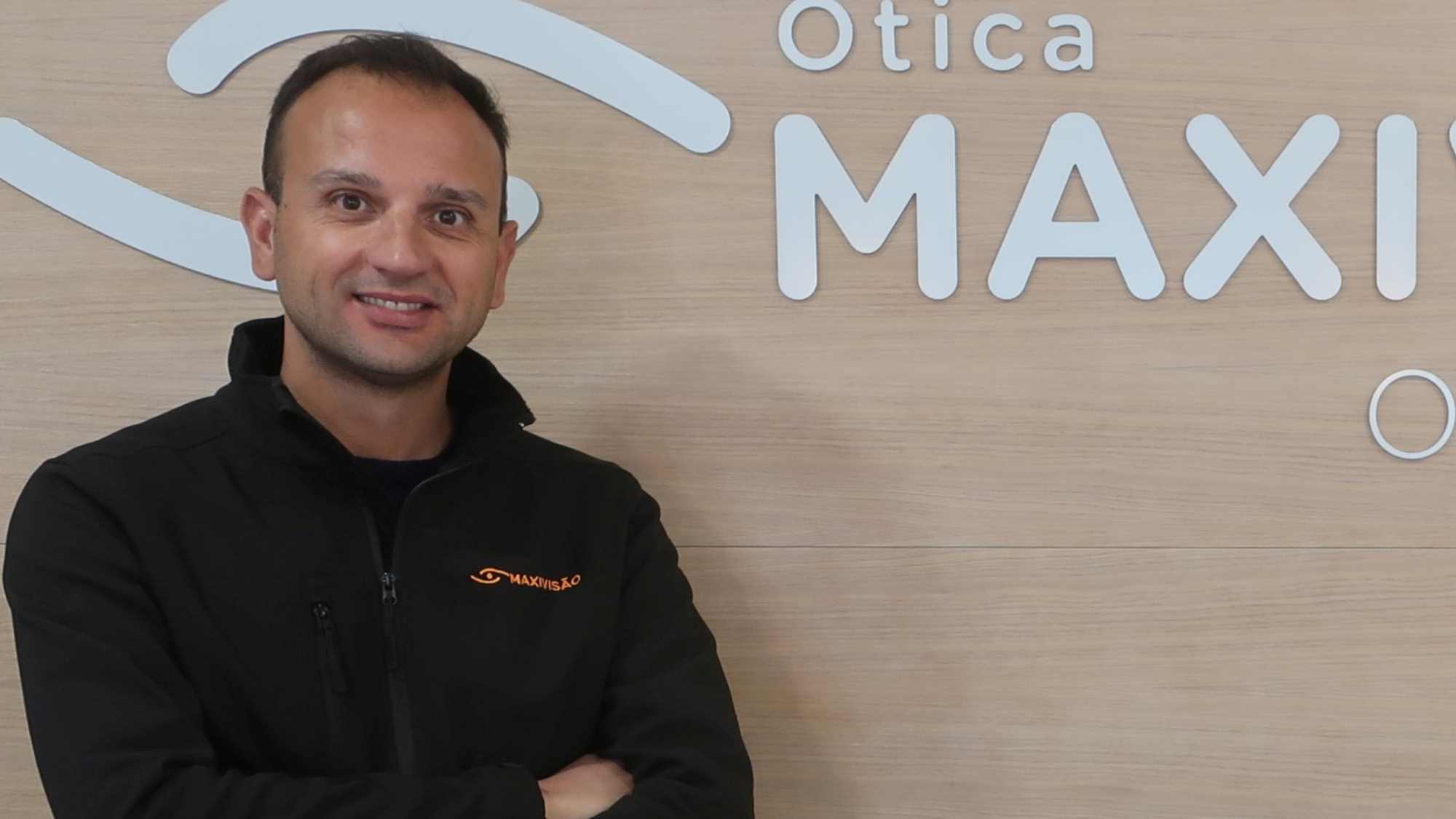Imagem da notícia: Vítor Martins nomeado para “ótico internacional do ano”