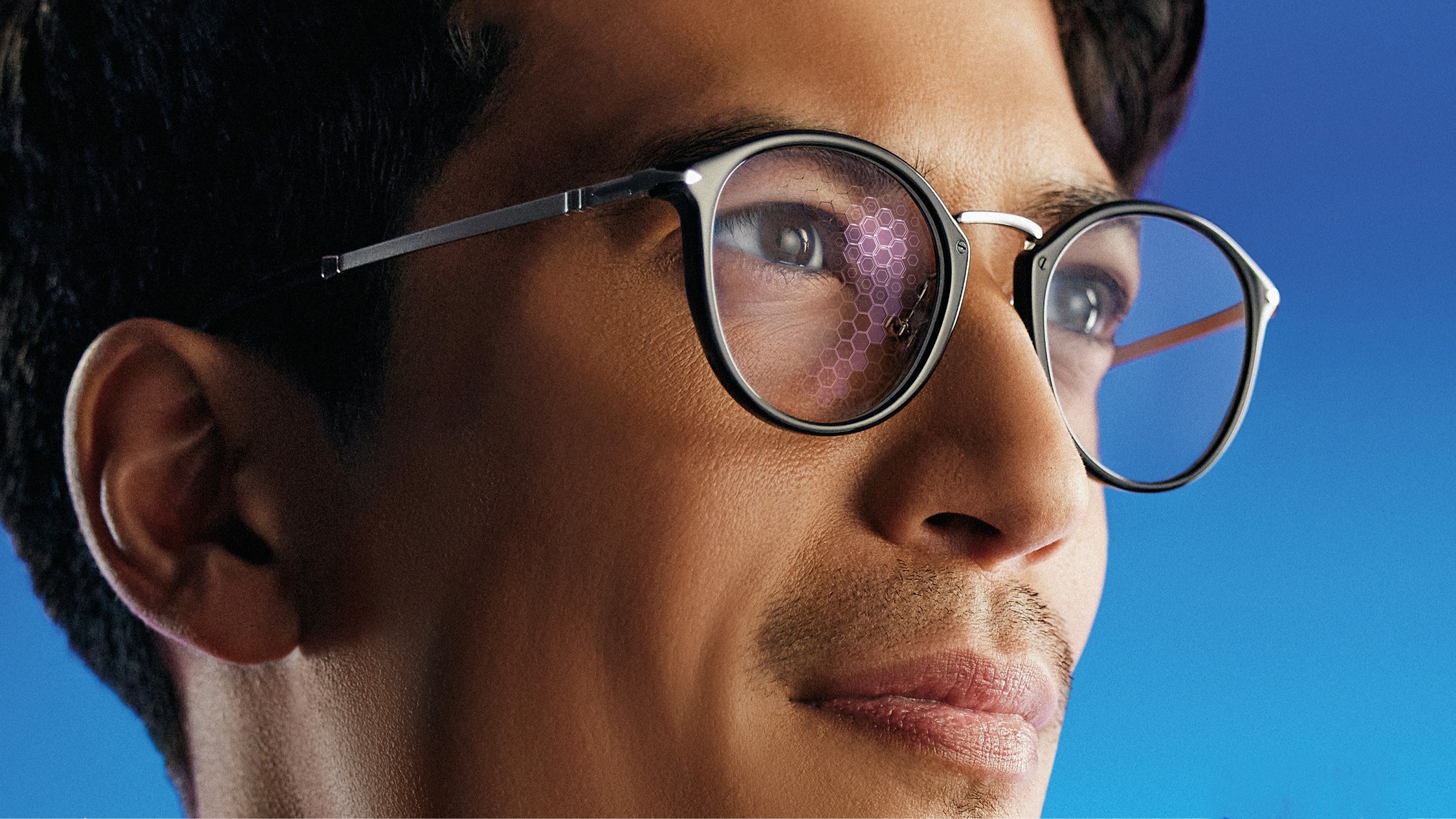 Imagem da notícia: Essilor introduz IA em gama de lentes