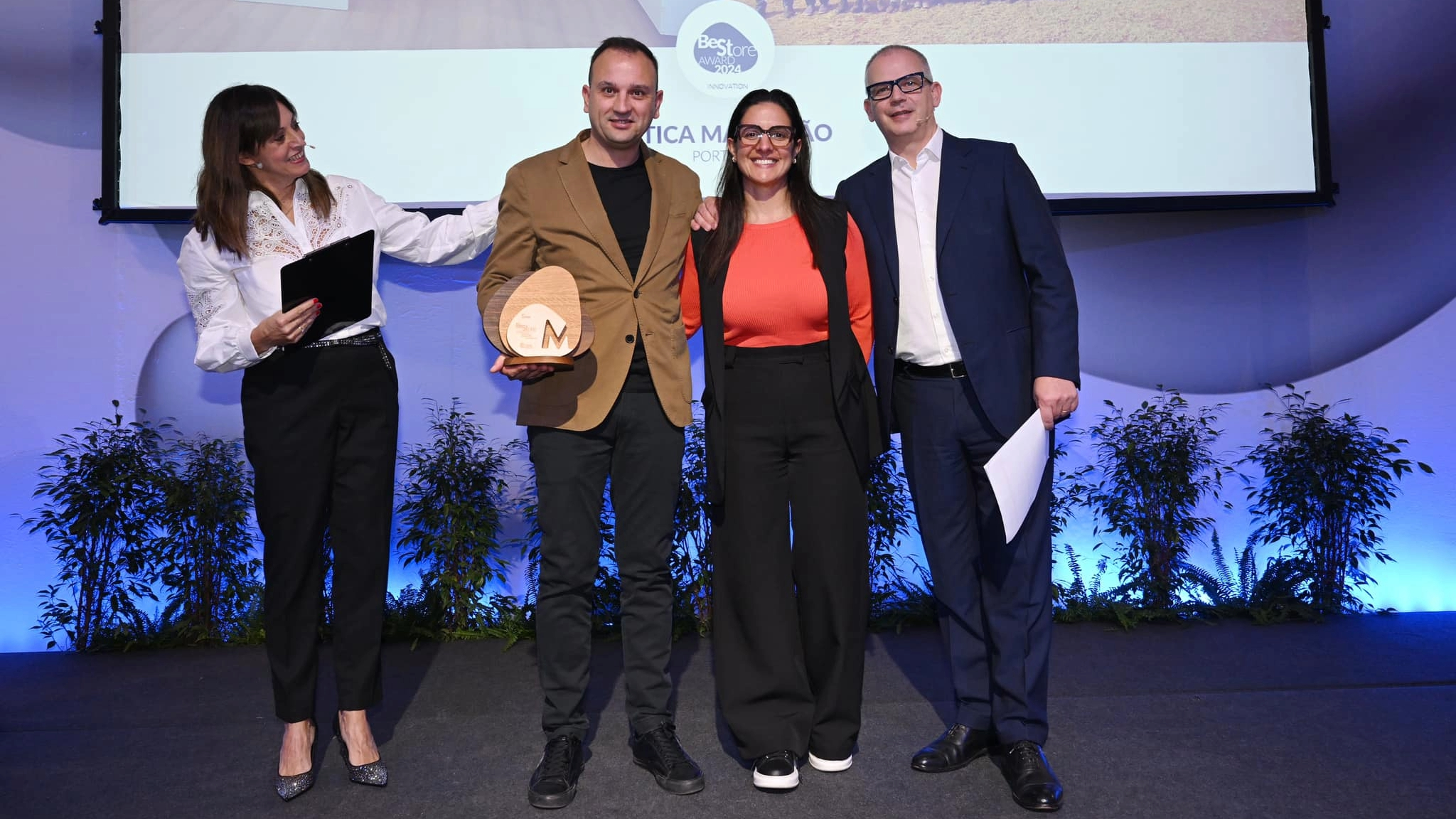 Imagem da notícia: Maxivisão recebe prémio Mido BeStore Award