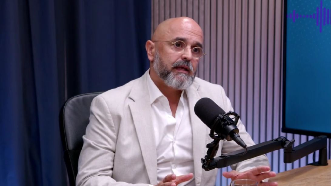 Imagem da notícia: Marco Bilimória: entre óculos e palcos