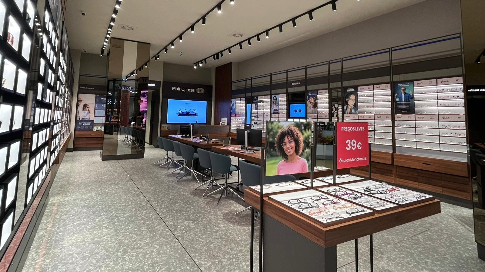 Imagem da notícia: MultiOpticas reabre loja no Fórum Coimbra com imagem renovada