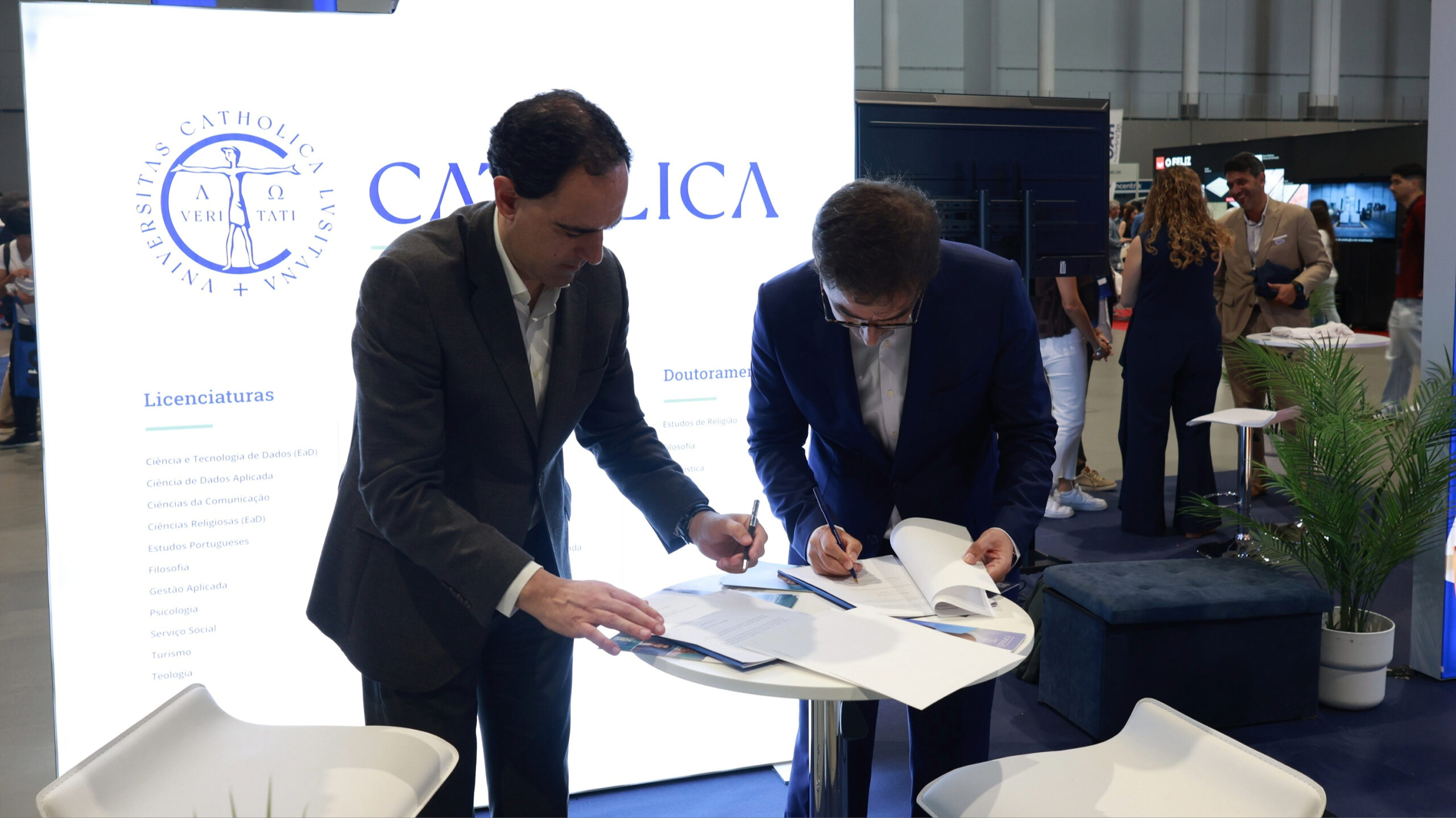 Imagem da notícia: F3M e Universidade Católica reforçam competências de profissionais de vários setores