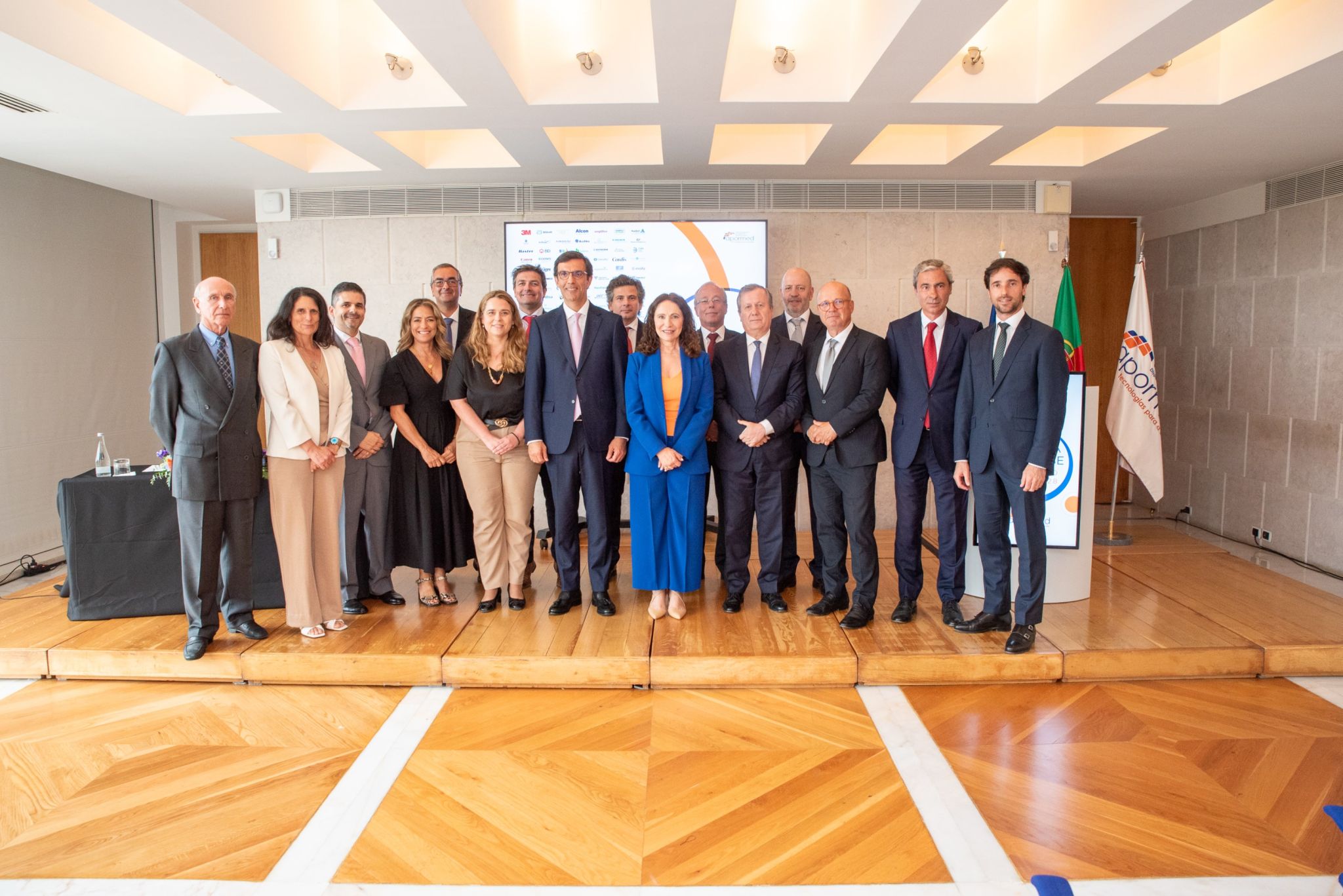 Imagem da notícia: Antonieta Lucas, da Alcon, eleita novamente presidente da APORMED